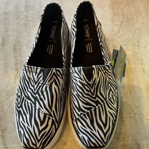 Women’s Toms zebra print slip on shoes size 9 brand new
